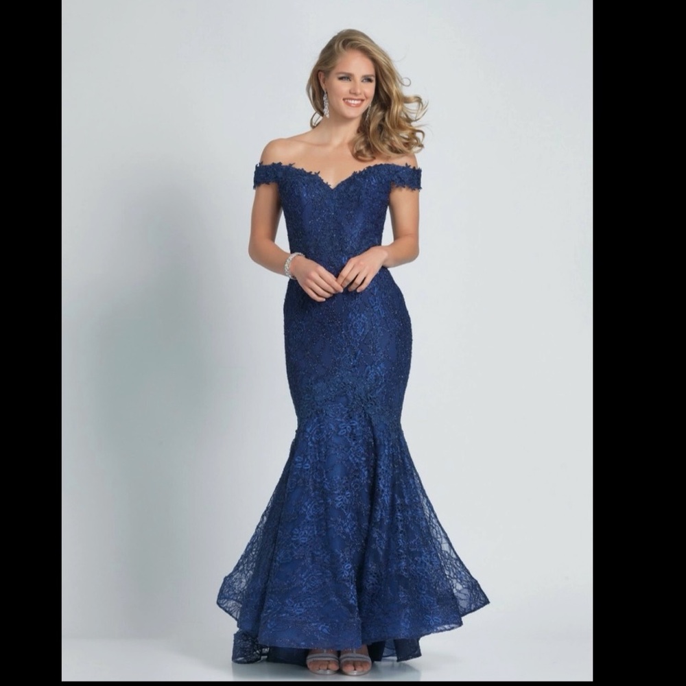 BRAND NEW NEVER WORN OFF THE SHOULDER DRESS!!